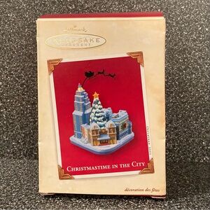 NIB Vintage Hallmark Keepsake Ornament Christmastime in the City’ 2003. Unused.